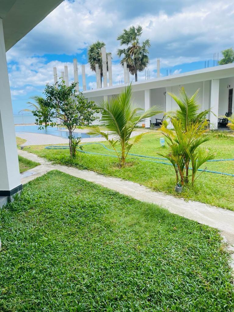 Guitar Bay Arugambay Hotel Arugam Bay Exterior photo